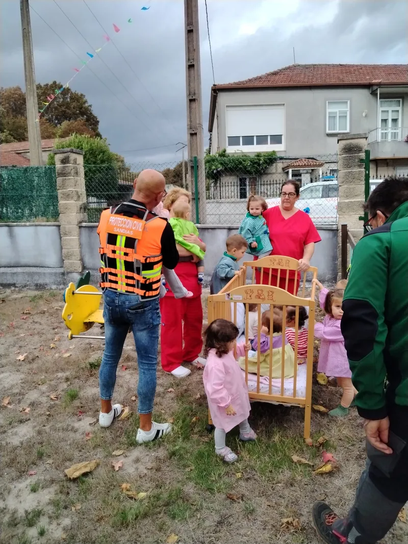 Sandiás realiza simulacro de evacuación por incendio en su Punto de Atención Infantil