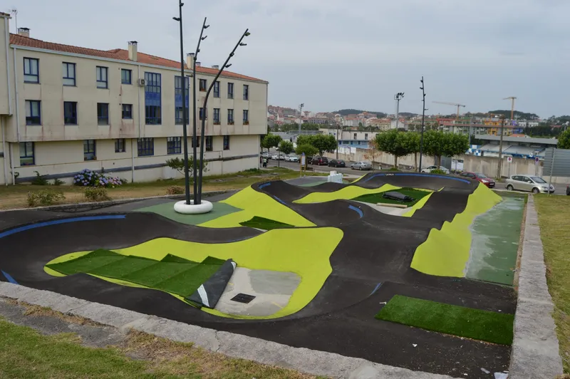 Sanxenxo ultima la mejora de equipamientos deportivos y el Centro de Día en Portonovo