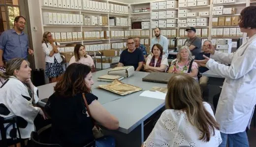El Archivo Municipal de Tudela abre sus puertas a medio centenar de ciudadanos