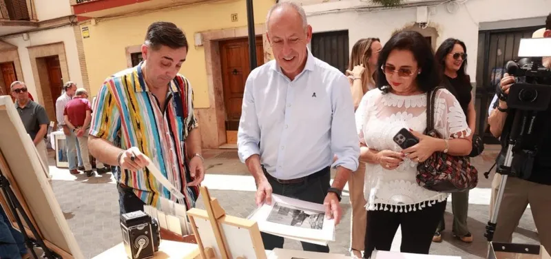 Tomares celebra su I Mercado de Foto con gran éxito de participación
