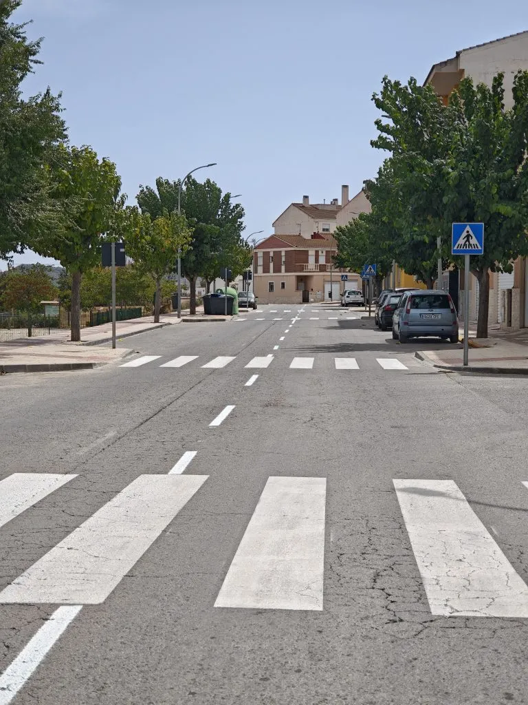 Sax invierte casi 50.000 euros en mejorar la señalización vial y pasos de peatones