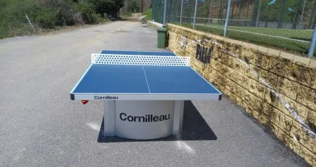 Navahondilla impulsa el deporte al aire libre con una nueva mesa de ping-pong