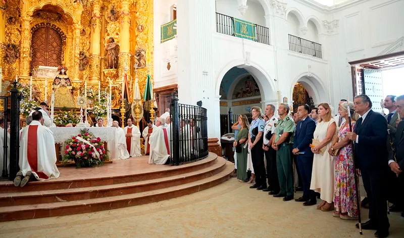 Autoridades andaluzas asisten a la Misa del Voto del Rocío Chico en Almonte