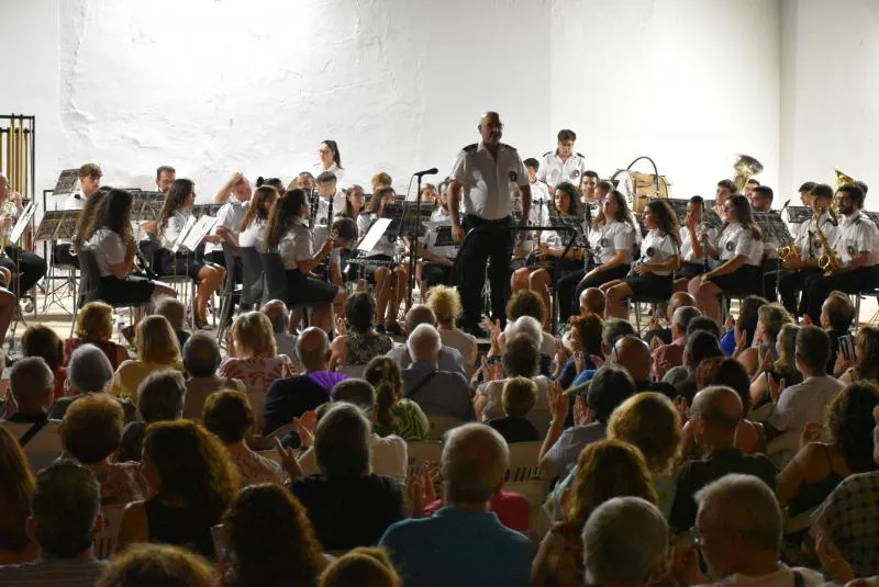 La Agrupación Musical Mozart llena el patio del Museo Comarcal de Daimiel