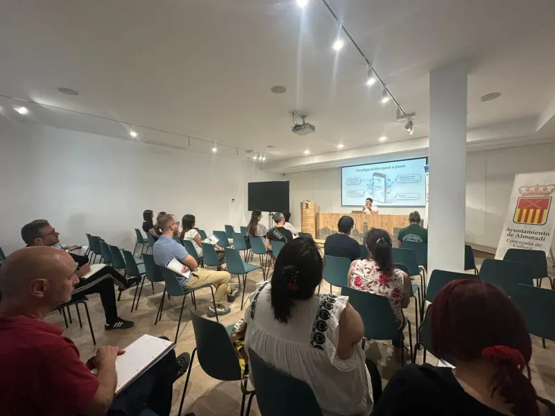 Almoradí cierra con éxito las jornadas de digitalización para el comercio local