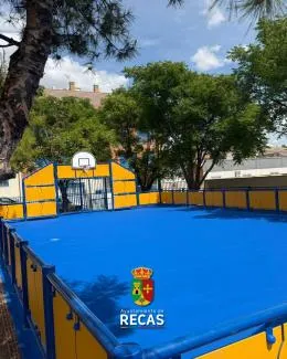 Recas avanza en la mejora de sus instalaciones deportivas con nuevas pistas multideporte