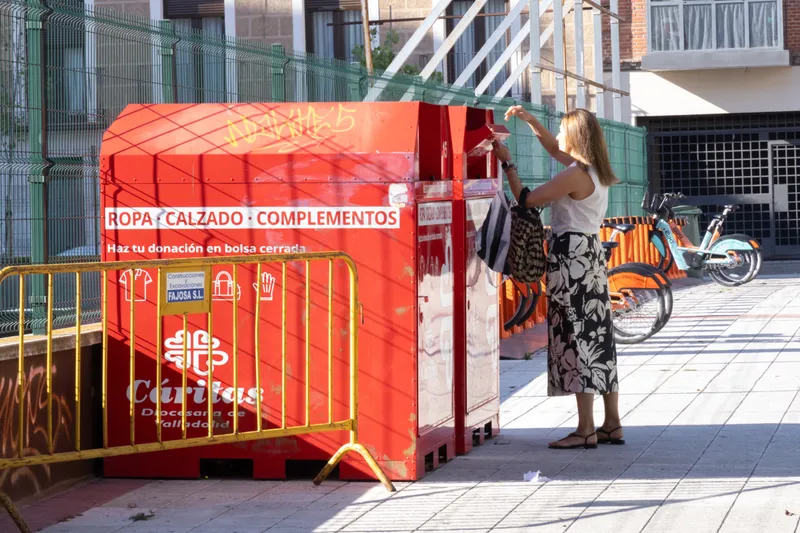 Valladolid licita la recogida de ropa usada con empresas de inserción