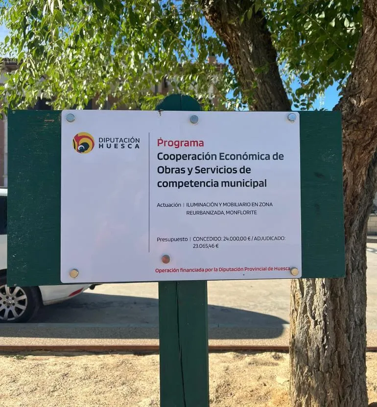 Monflorite-Lascasas mejora su urbanización con nueva iluminación y mobiliario