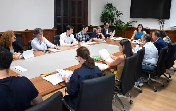 Santander destina 1,5 millones a deporte y 1,2 al TUS con remanentes de 2025