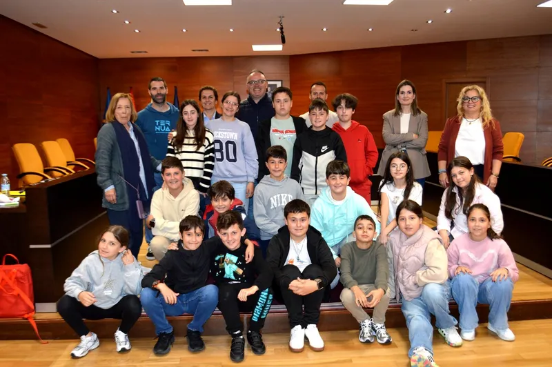 Alumnos del Colegio Magaláns de Sanxenxo debaten sobre el impacto del turismo en entornos naturales