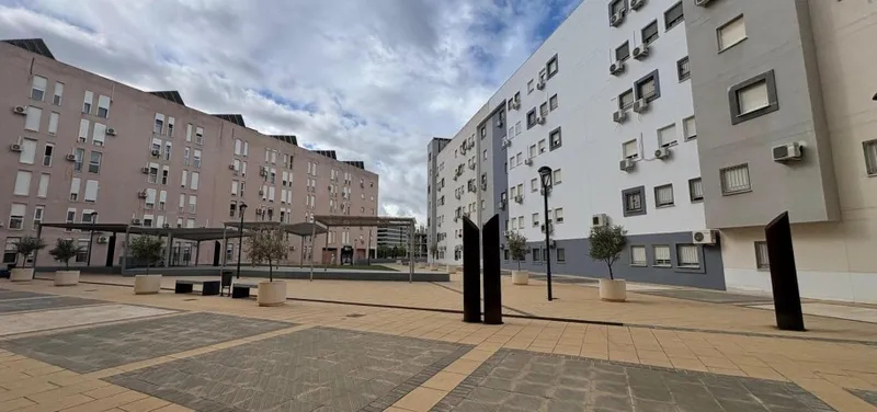 Tomares moviliza recursos para alojar a más de 70 familias afectadas por incendio en garaje