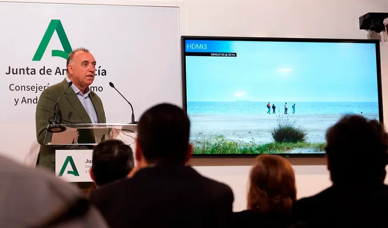 Andalucía forma a 5.000 profesionales turísticos en competencias digitales