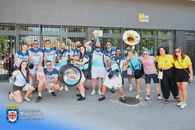 Miguelturra celebra sus fiestas patronales con un multitudinario almuerzo de peñas y encuentro de charangas