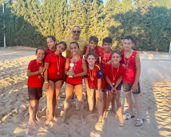 Pedro Muñoz celebra con éxito el Open Regional de Balonmano Playa