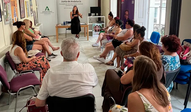 Club de lectura igualitario en la prisión de Sevilla I fomenta la igualdad de género