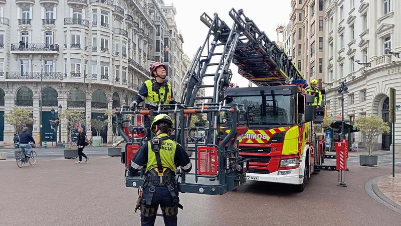 Bomberos de València: preparación ante el aumento de intervenciones por riesgo suicida