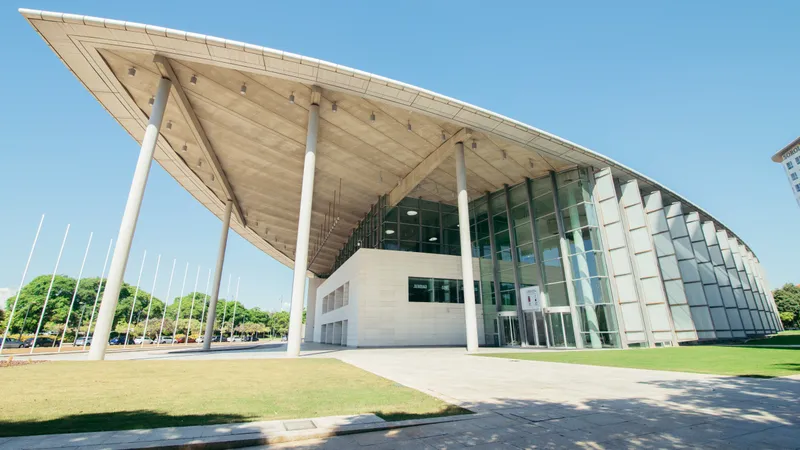 València prueba tecnología inteligente para optimizar el aparcamiento del Palacio de Congresos