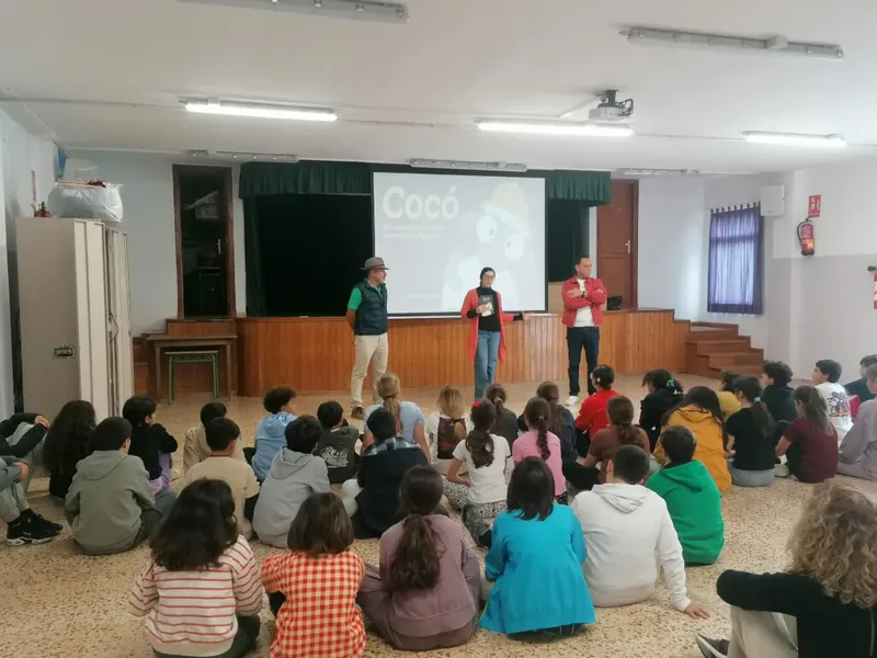 Tegueste enseña a los escolares a prevenir incendios con ovejas 'bombero'