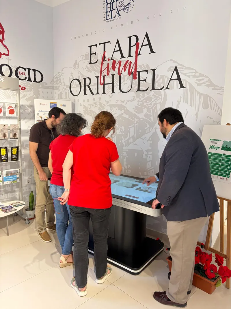Orihuela moderniza sus oficinas de turismo con tecnología digital