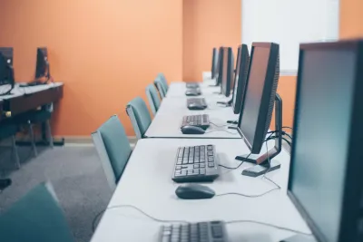 El Colegio Virgen del Rosario de Salinas estrena aula de informática