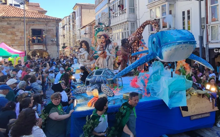 La Peña Carroceros Veteranos gana el concurso de carrozas de San Mateo en Reinosa por tercer año consecutivo