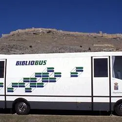 El Bibliobús acerca la cultura a los núcleos rurales de Garray los viernes