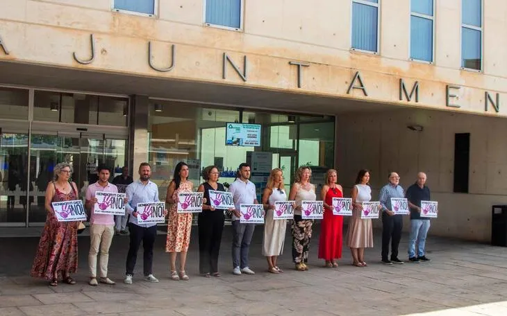 Benidorm condena la violencia machista con un minuto de silencio