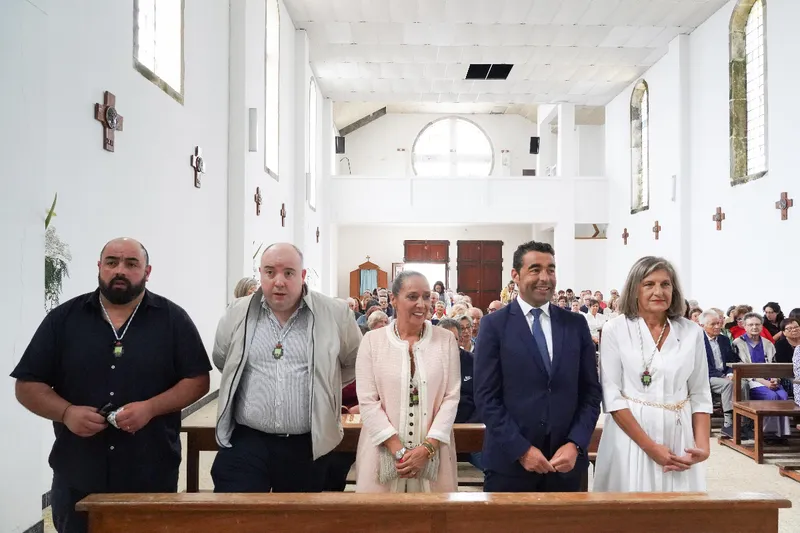 Presidente de la Diputación de Pontevedra asiste a la procesión de A Virxe das Dores en Forcarei