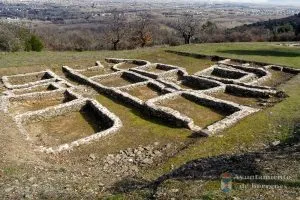 Borrenes: Un viaje por su historia desde los castros astures hasta la provincia de León