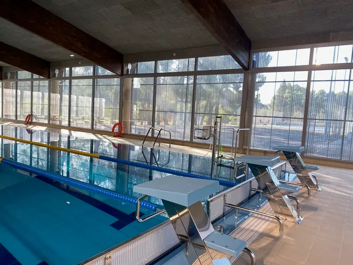 Alcañiz estrena piscina climatizada de 25 metros para potenciar el deporte local