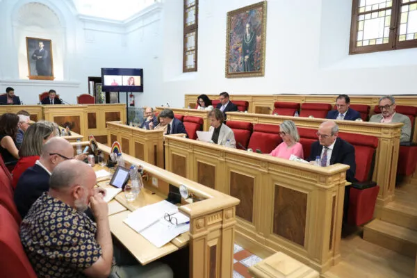 Toledo exige al Ministerio de Transportes que la Alta Velocidad tenga parada fija en la ciudad