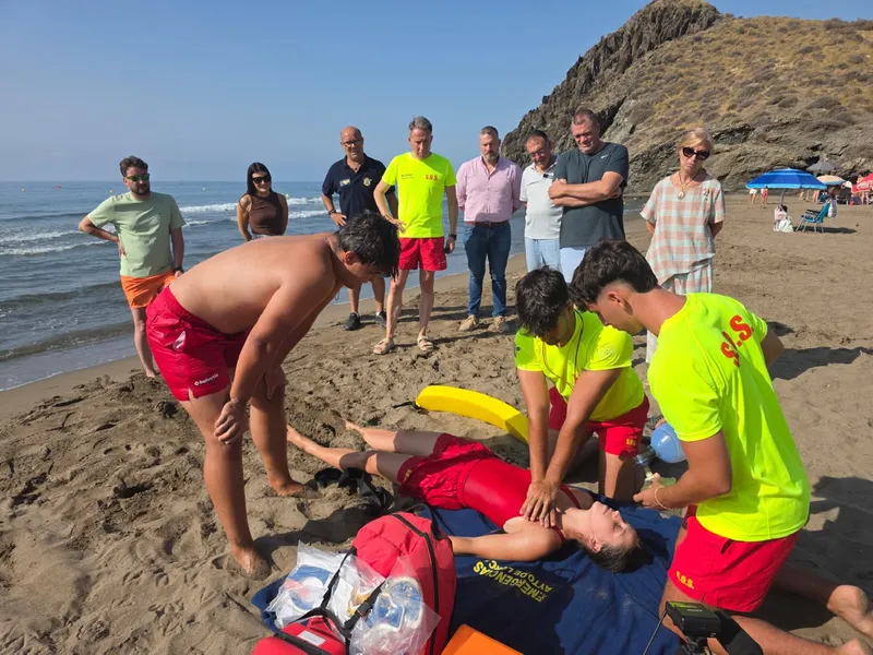 Lorca despliega un amplio dispositivo de seguridad y limpieza para la temporada estival en sus playas
