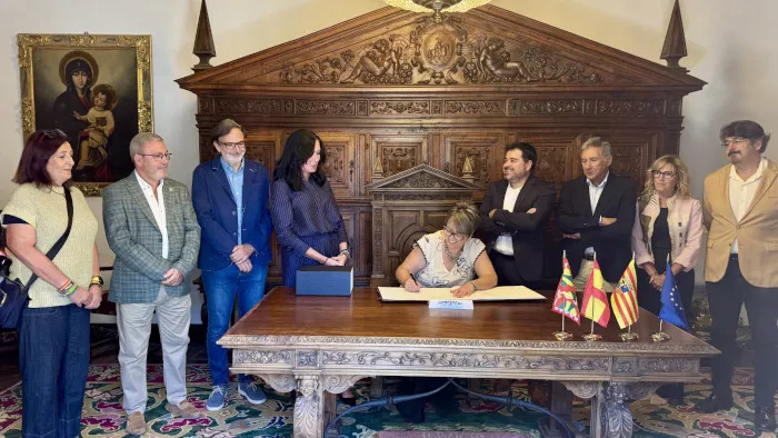 La consejera de Agricultura de Aragón visita el Ayuntamiento de Huesca
